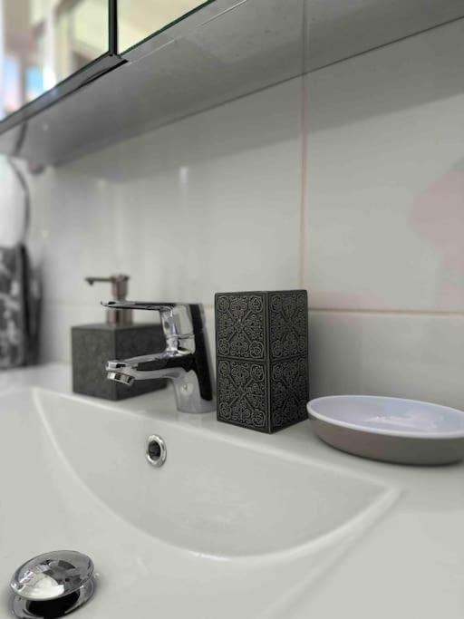 “Apartamento Moderno Y Acogedor Madrid Luaran gambar